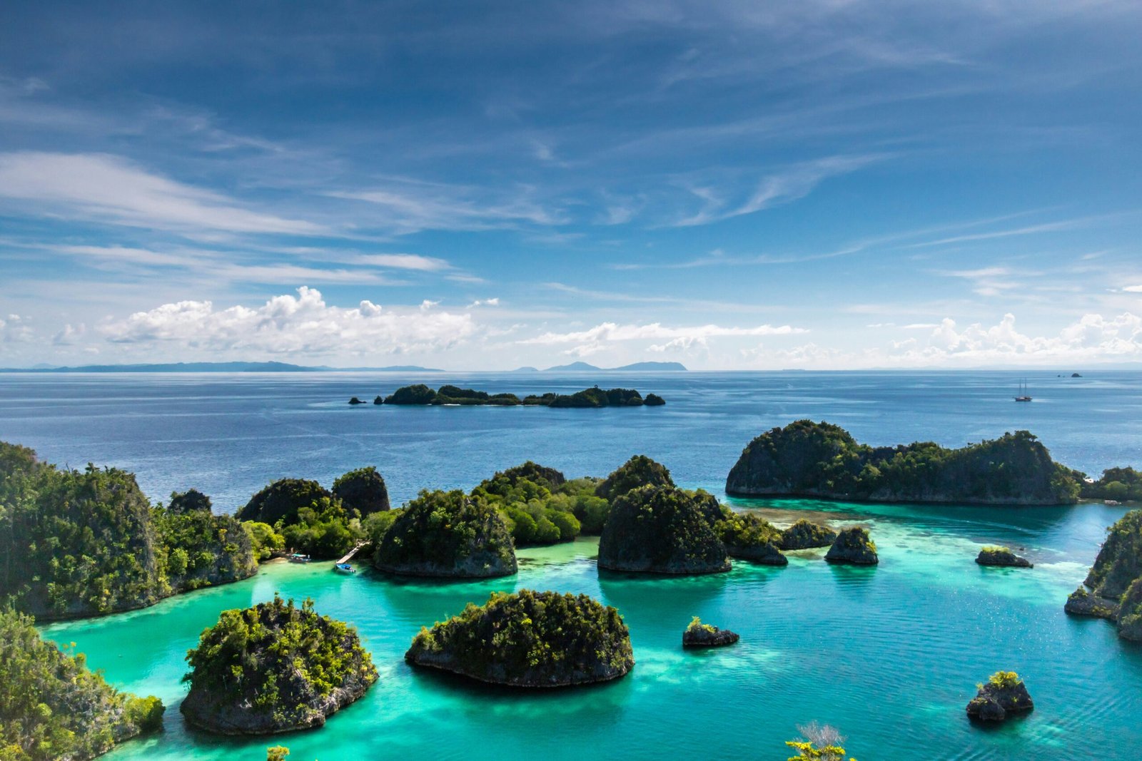 Raja Ampat Travel Guide: Best Dive Spots & Trip Tips